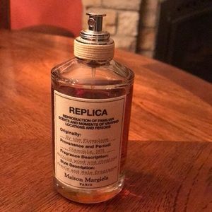 Replica by the fireplace 3.4 oz